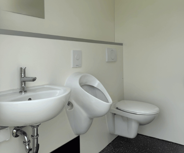 Herrenabteil im Toilettenwagen 1&1 mit Urinal, WC und Waschbecken